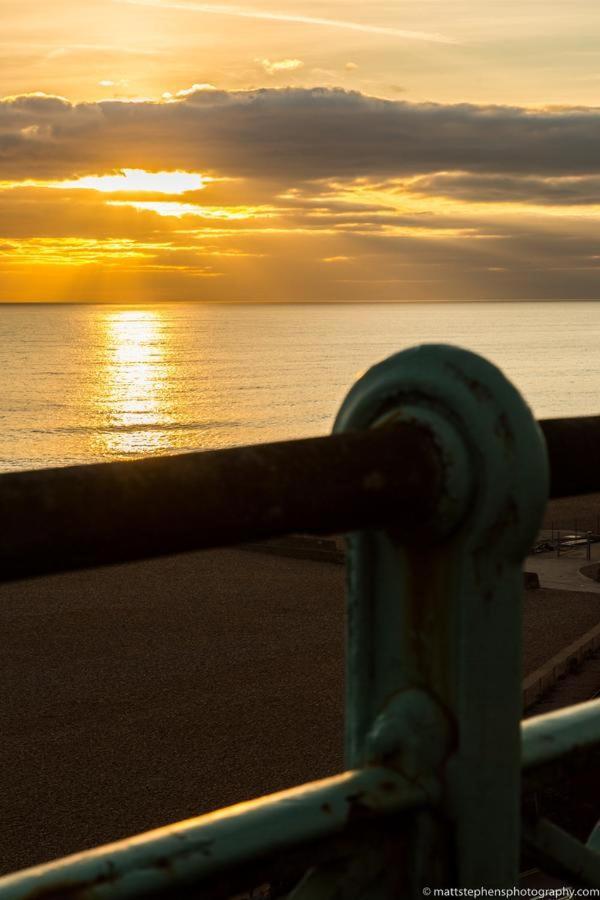 Seafront Apartment With Garden Hove Exteriér fotografie